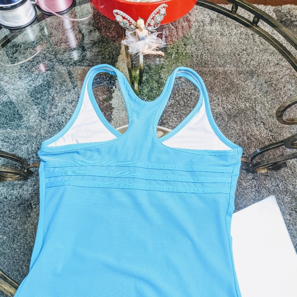 Adidas top - Picture 3 of 8